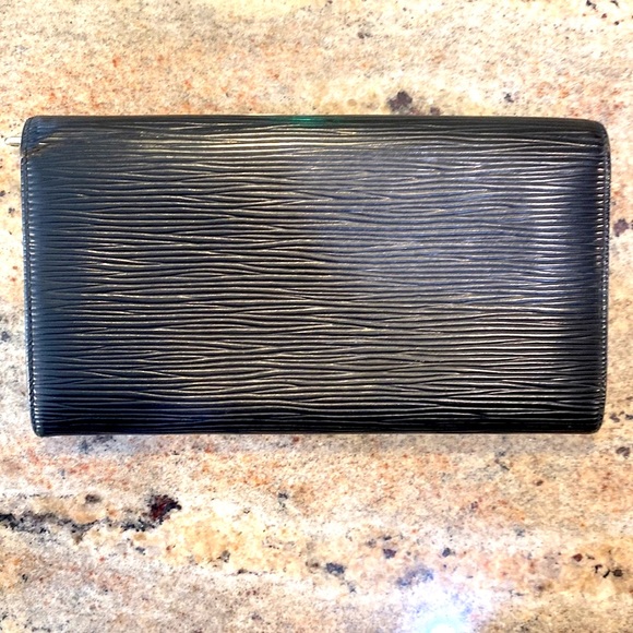 Louis Vuitton Black EPI Leather Sarah Wallet -Authenticated - Picture 12 of 16
